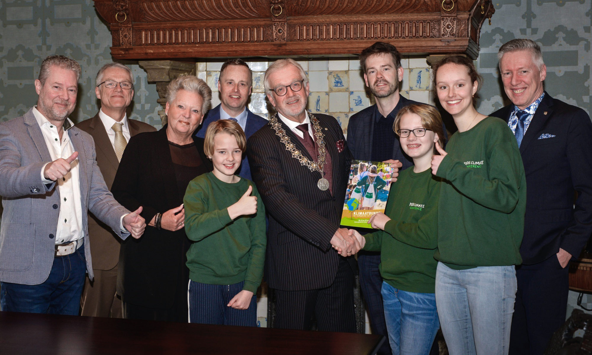 Kids Climate Conference overhandigt oplossingen aan burgemeester Bruinooge