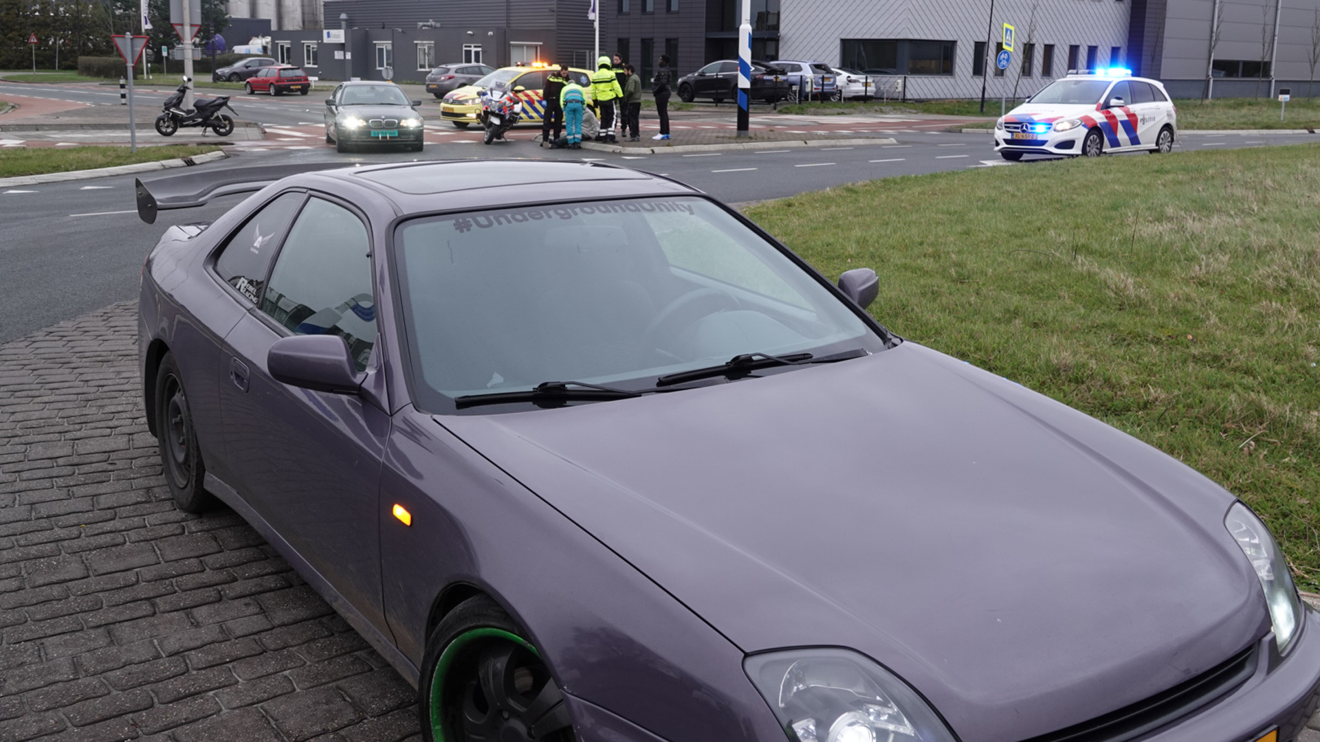 Jonge scooterrijder gewond bij aanrijding op ovatonde N194