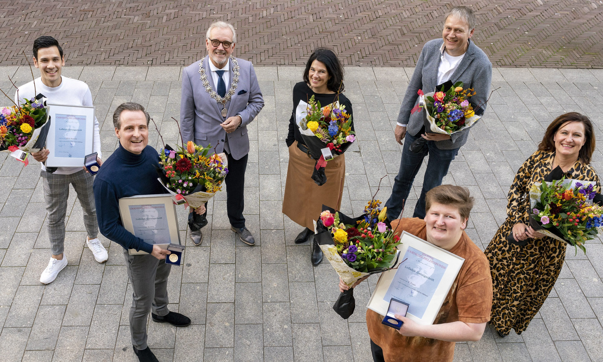 Burgemeester en Carnegie Heldenfonds eren redders van drenkeling bij Alkmaar City Run