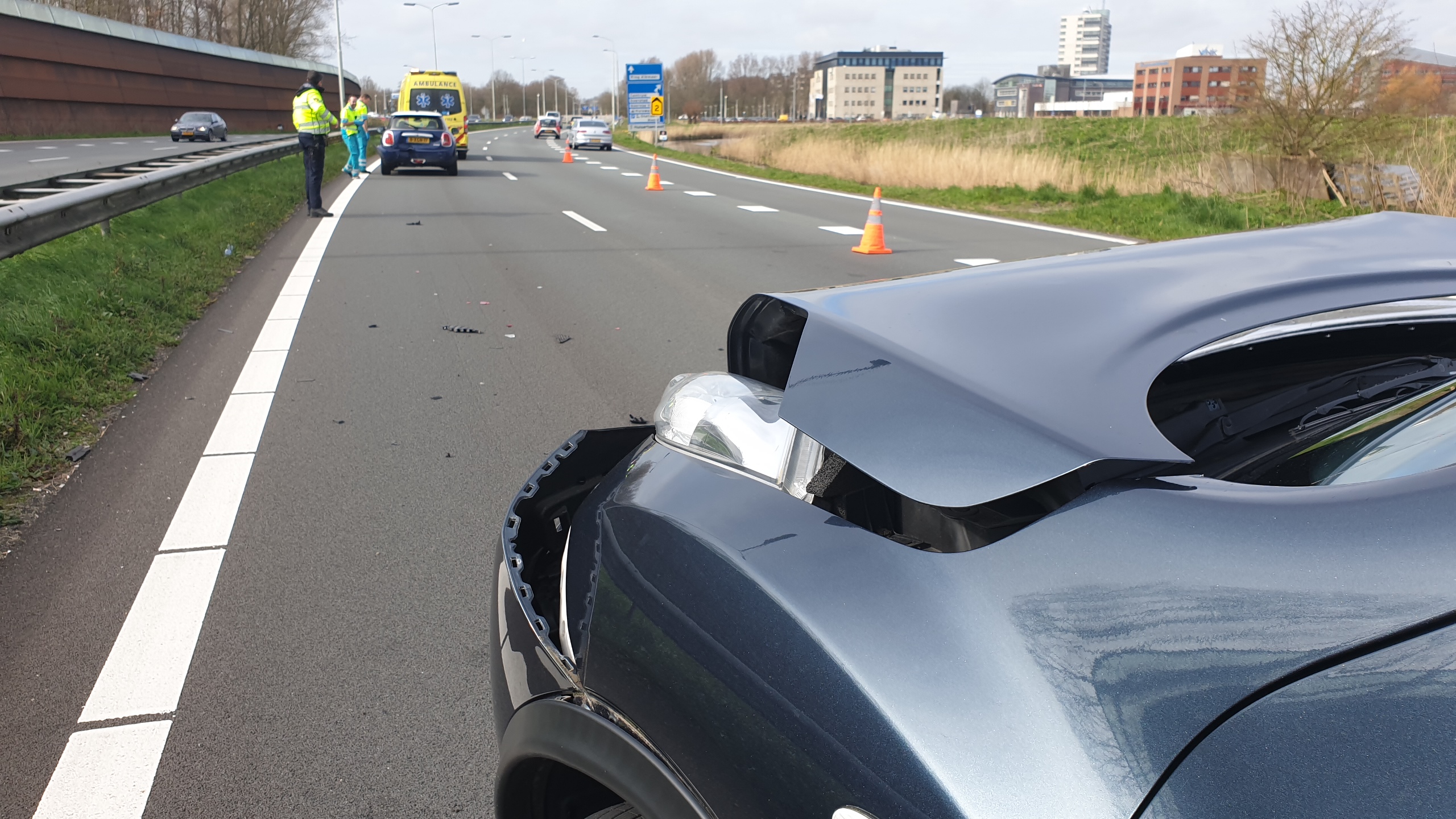Gewonde bij harde kop-staartbotsing op Nollenweg in Alkmaar