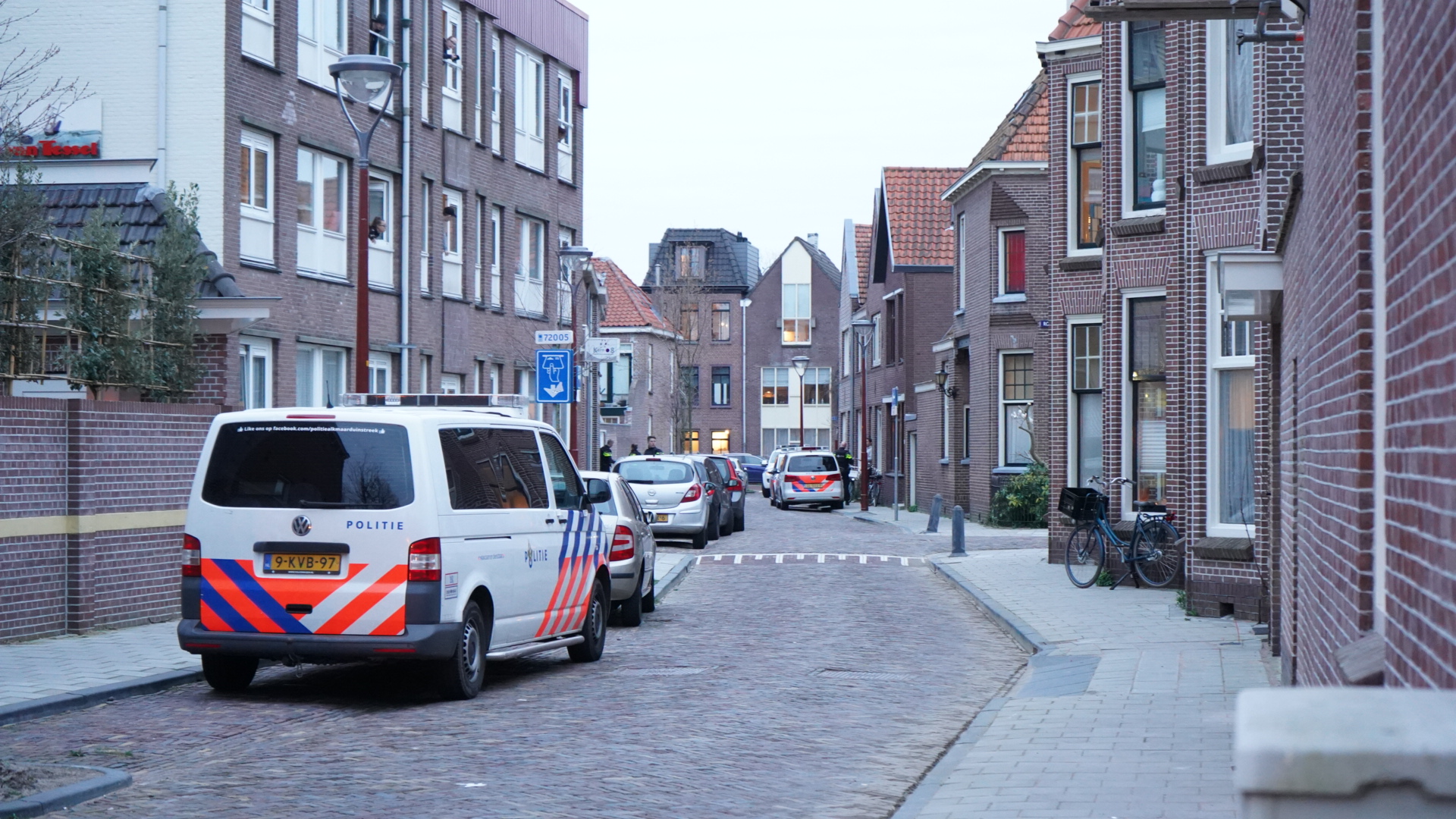 Conflict in Tesselschadestraat leidt tot komst politieheli en afsluiting buurt