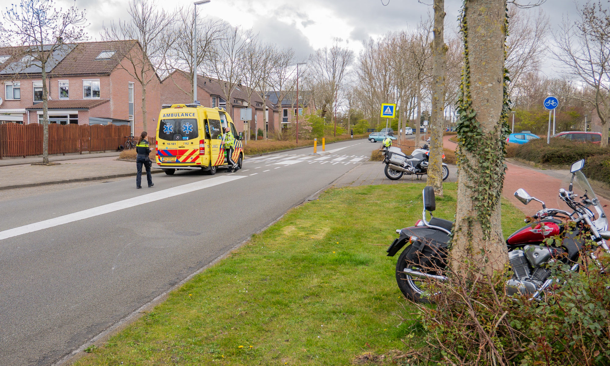 Motorrijder gewond door valpartij bij bocht in Laan van Athene