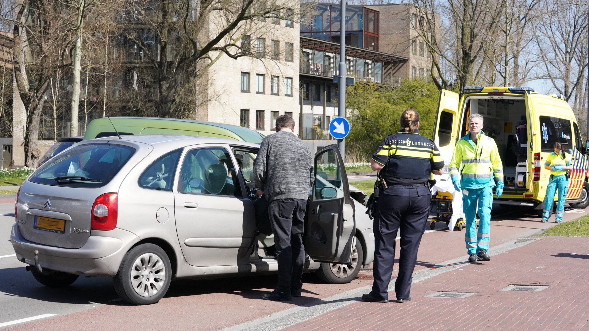 Twee gewonden bij aanrijding op kruising Koelmalaan - Hadewijchstraat