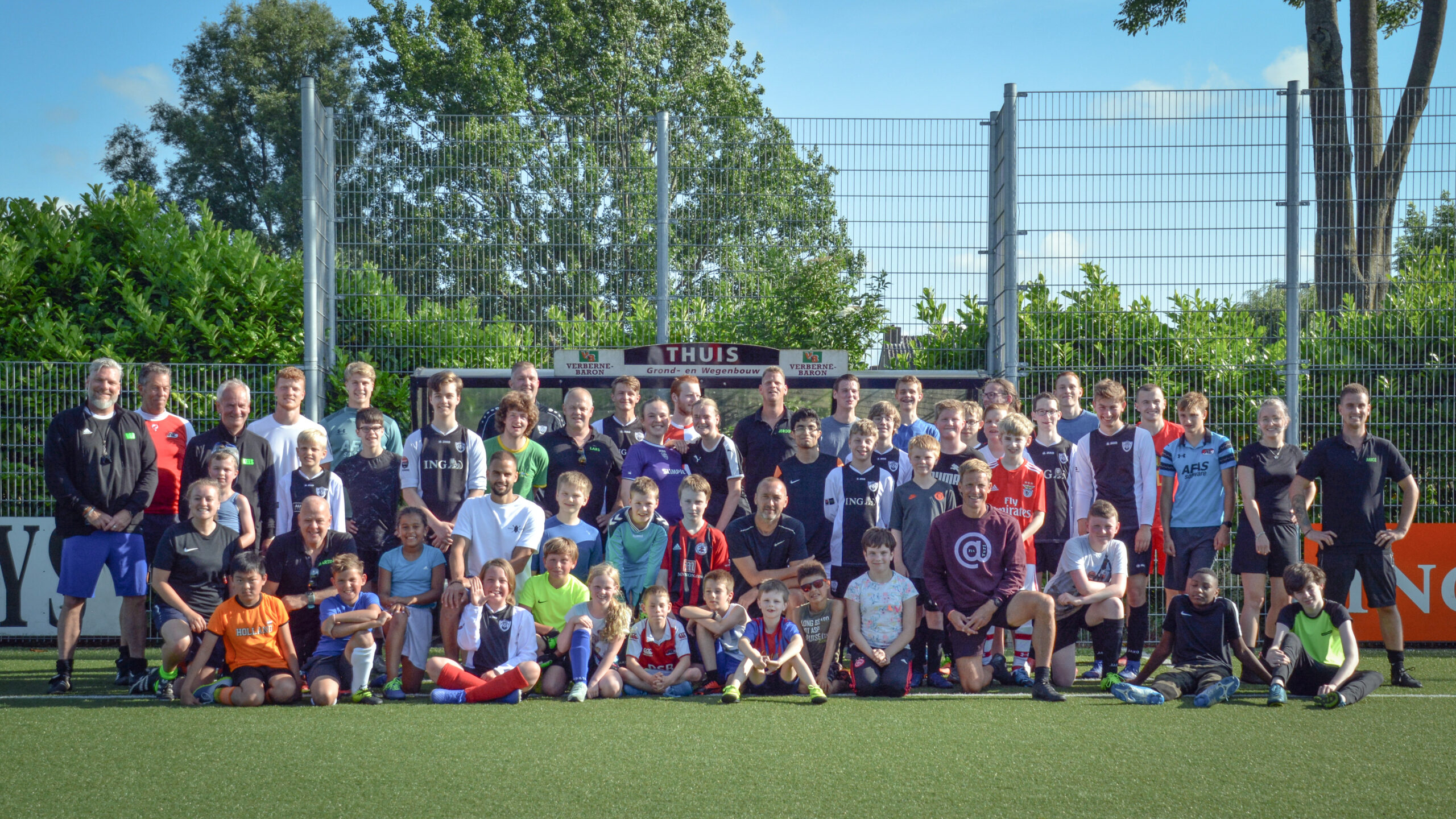 Hatzidiakos en Druijf trainen Autivoetbalteams: “Dit is de leukste voetbaldag die ik ooit heb gehad!”
