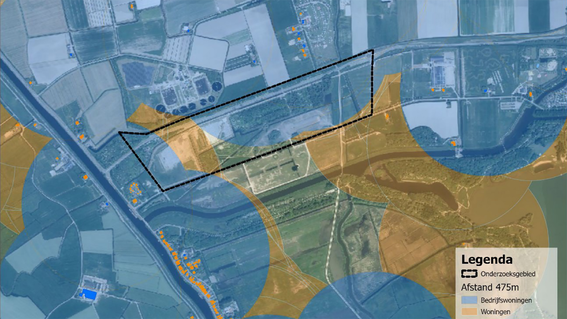 Luchtfoto van een onderzoeksgebied met gekleurde zones en een legenda rechtsonder.