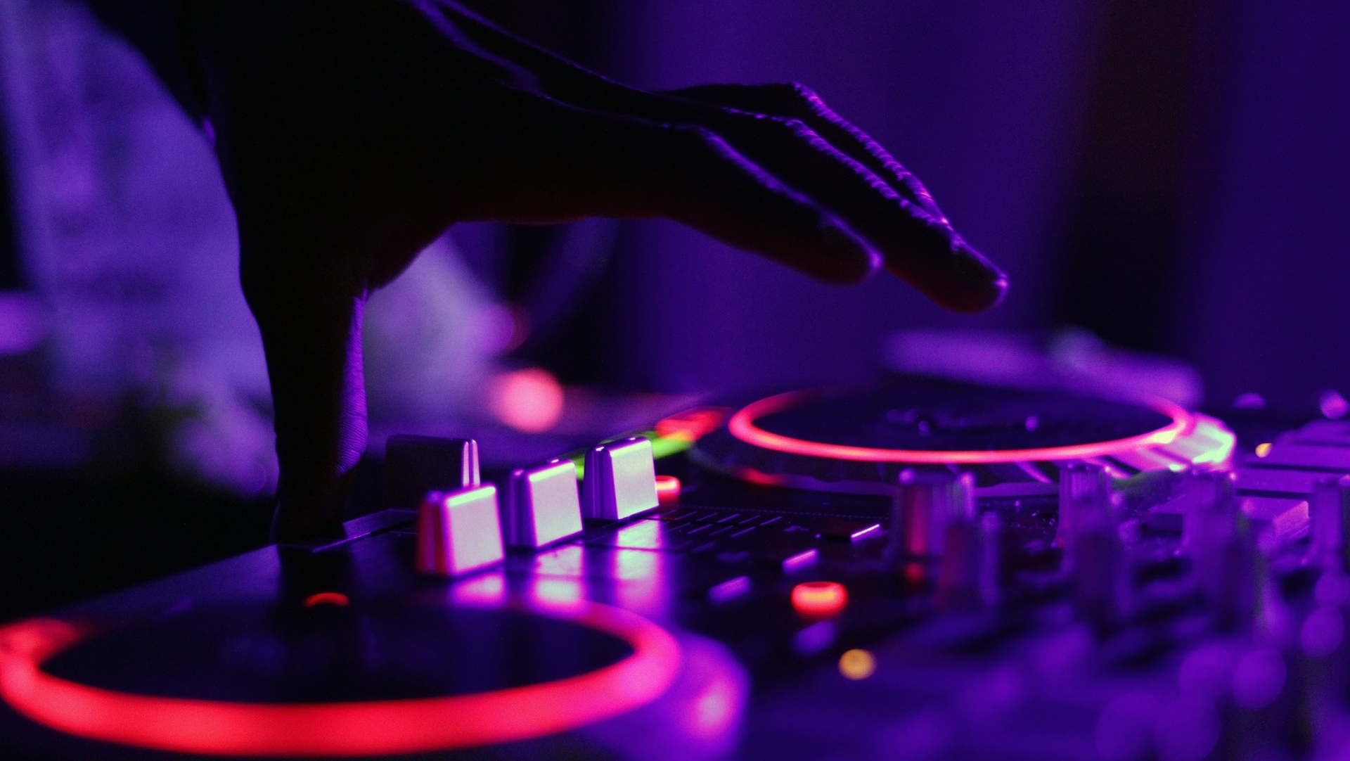 Meezingen, swingen en winnen tijdens de Foute Muziekbingo in Alkmaar 🗓