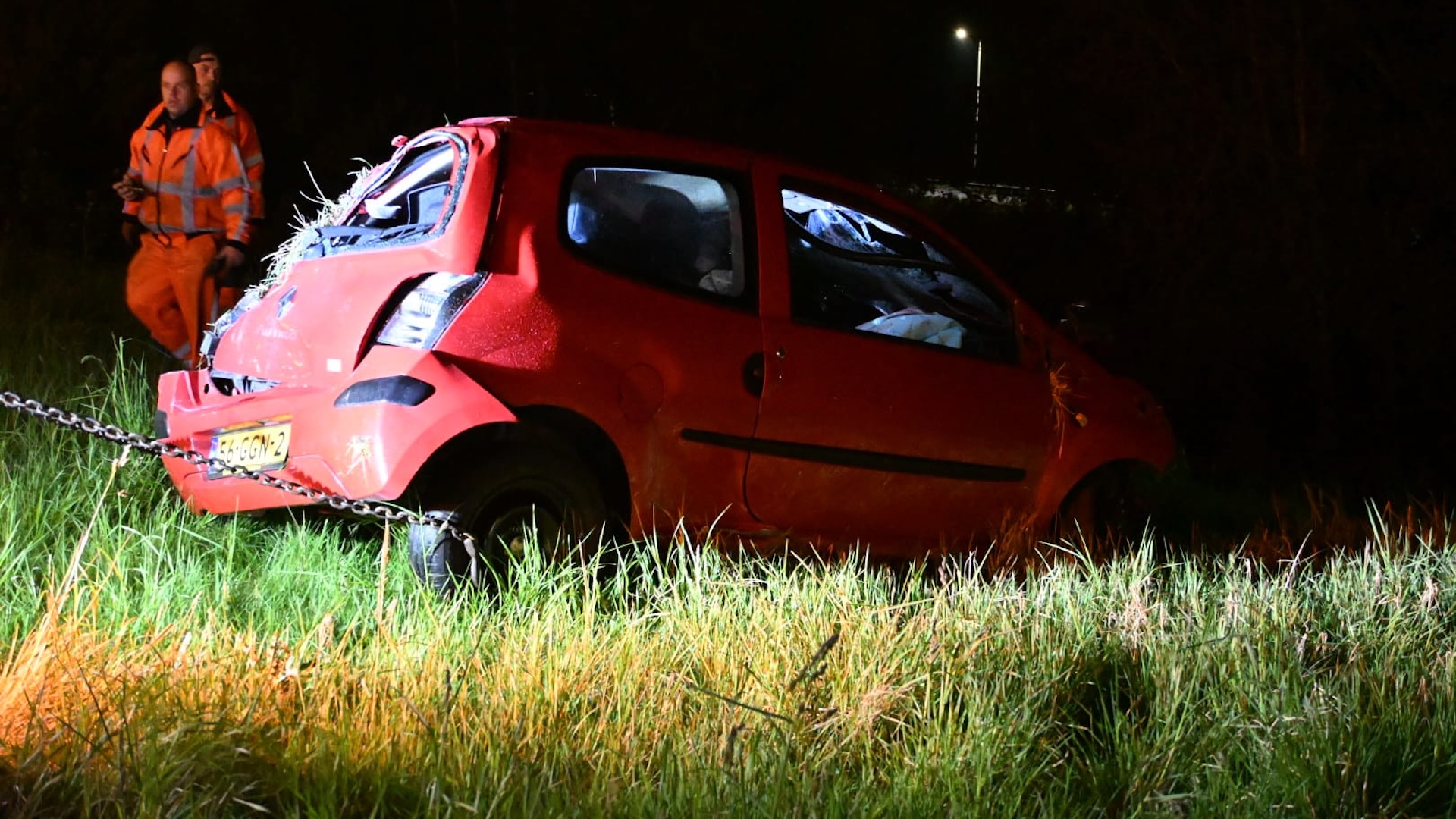 Auto over de kop by flyover A9 Kooimeer