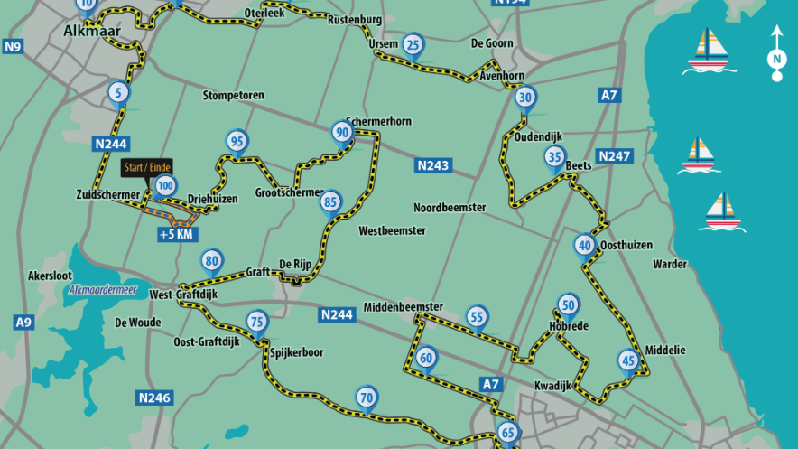 Kaart van een fietsroute rond Alkmaar, inclusief plaatsen zoals Spijkerboor, Grootschermer en Zuid-Schermer, met afstanden in kilometers gemarkeerd langs de route.