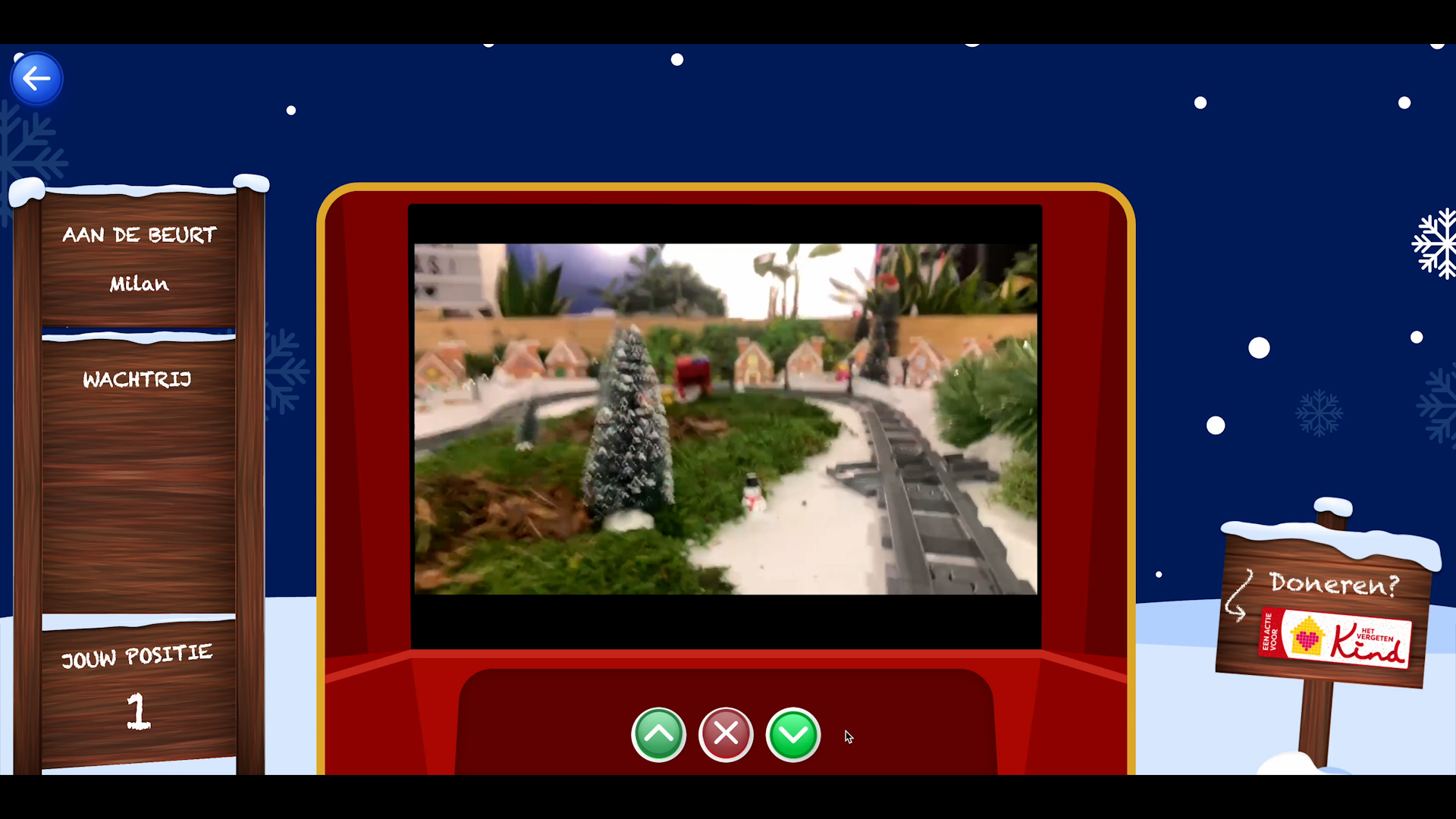 Modelspoor in een winters landschap op een scherm met knoppen voor bediening; tekst links vermeldt "Milan" en "1".