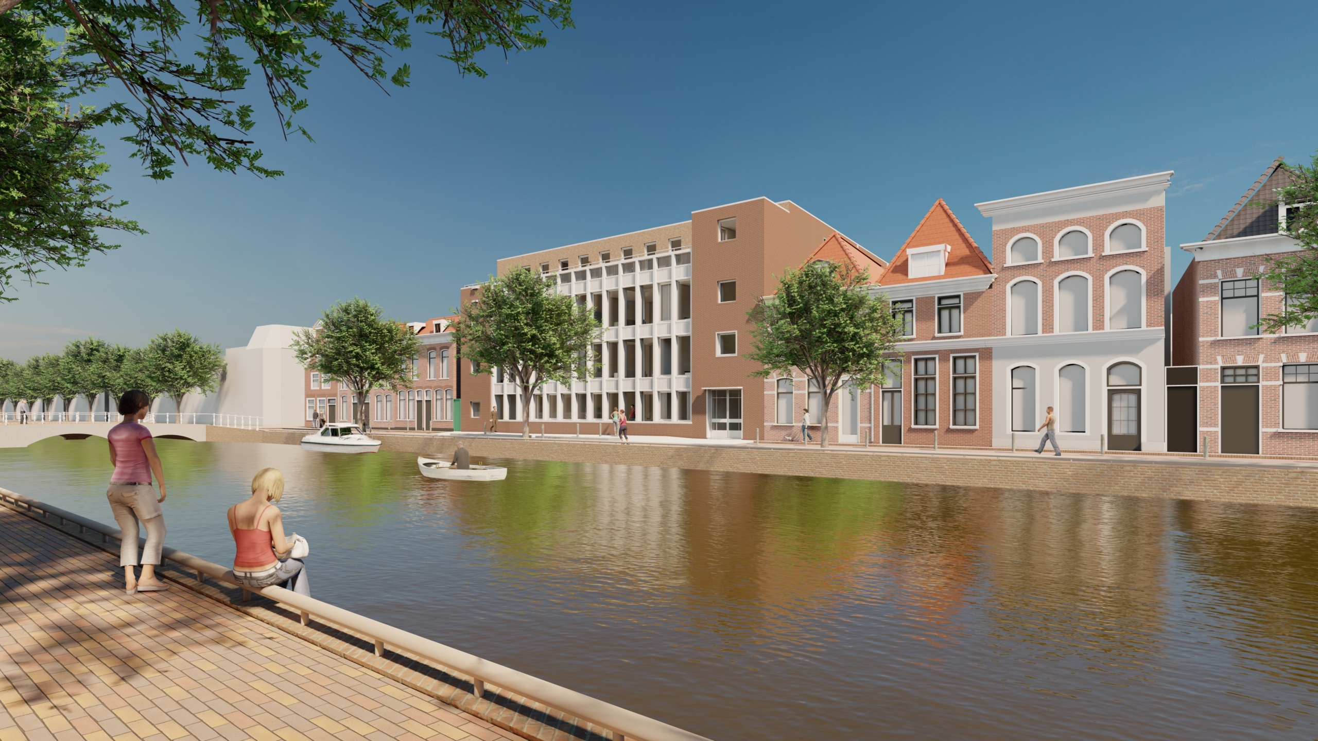 Straat langs een kanaal met enkele mensen op de kade, omgeven door bakstenen gebouwen en bomen, onder een blauwe hemel.