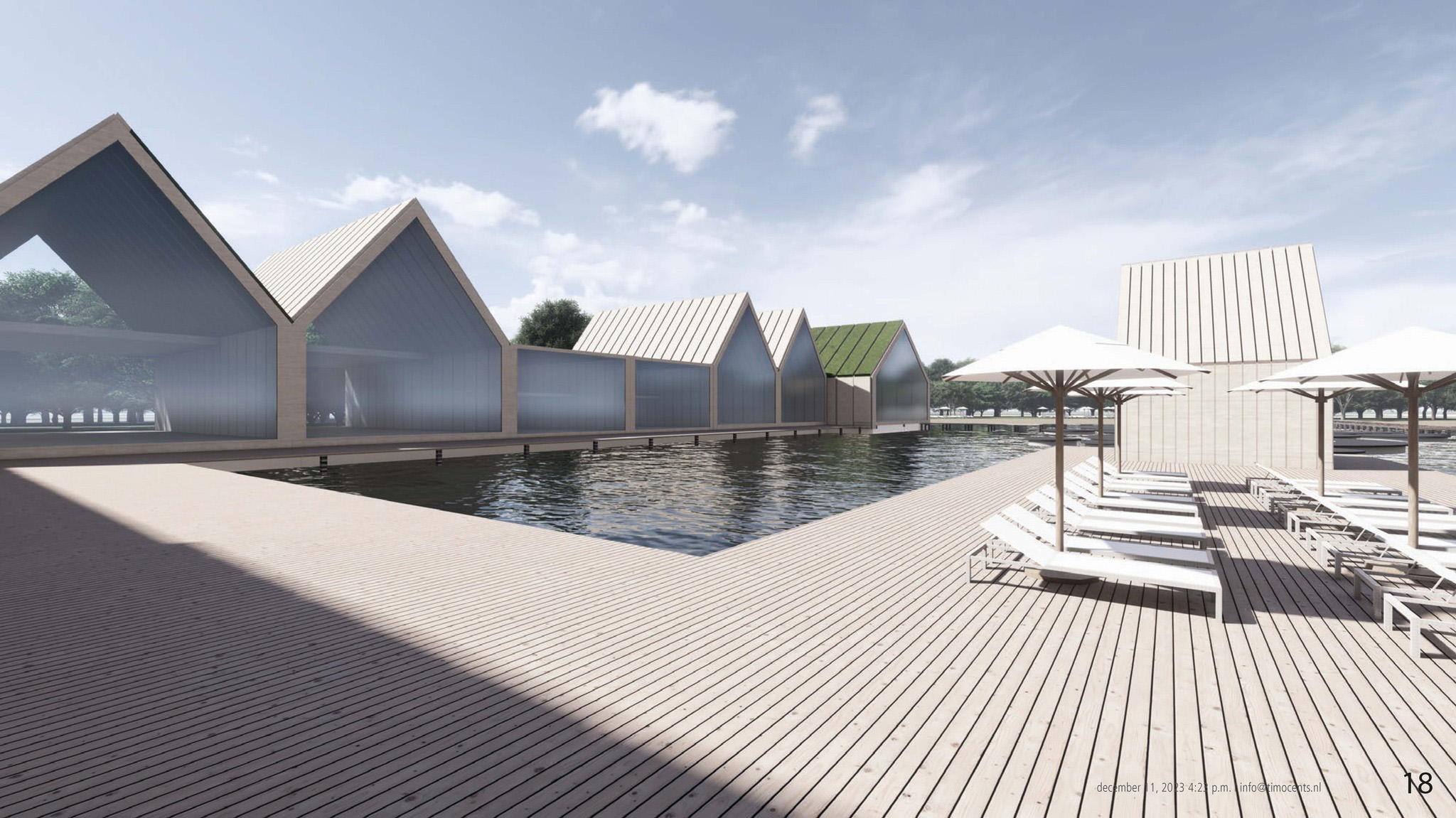 Moderne houten architectuur met zadeldaken naast een waterpartij, voorzien van ligstoelen en parasols op een terras.