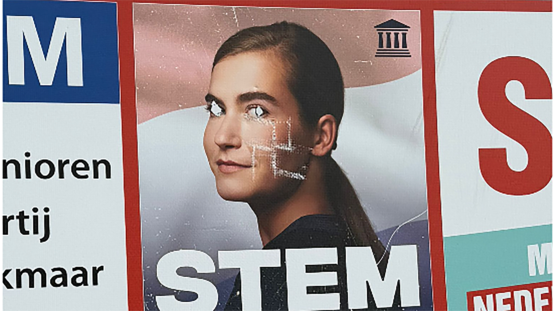 Vervuild verkiezingsaffiche met gezicht van een vrouw en het woord "STEM", beklad met een hakenkruis.