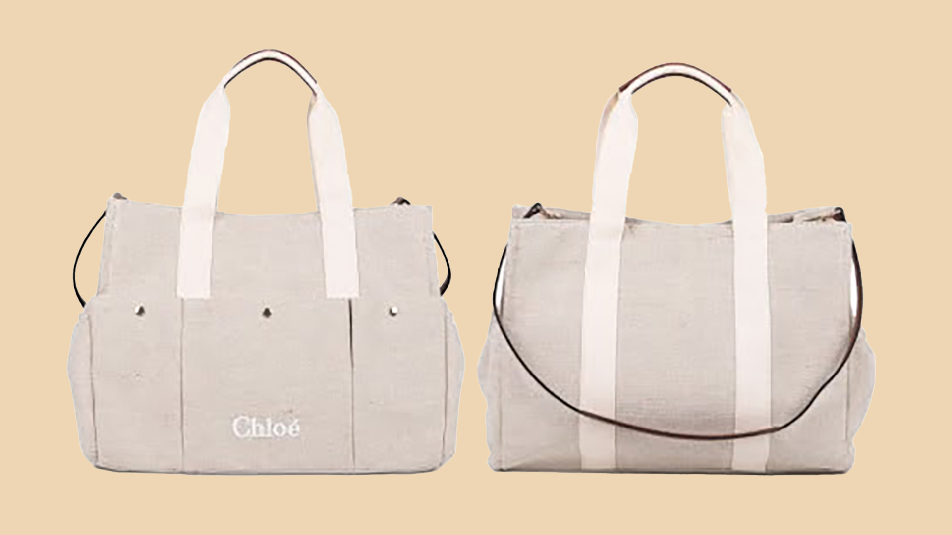 Twee witte canvas tassen met beige handvatten en zwarte schouderriemen; de linker met "Chloé" logo.