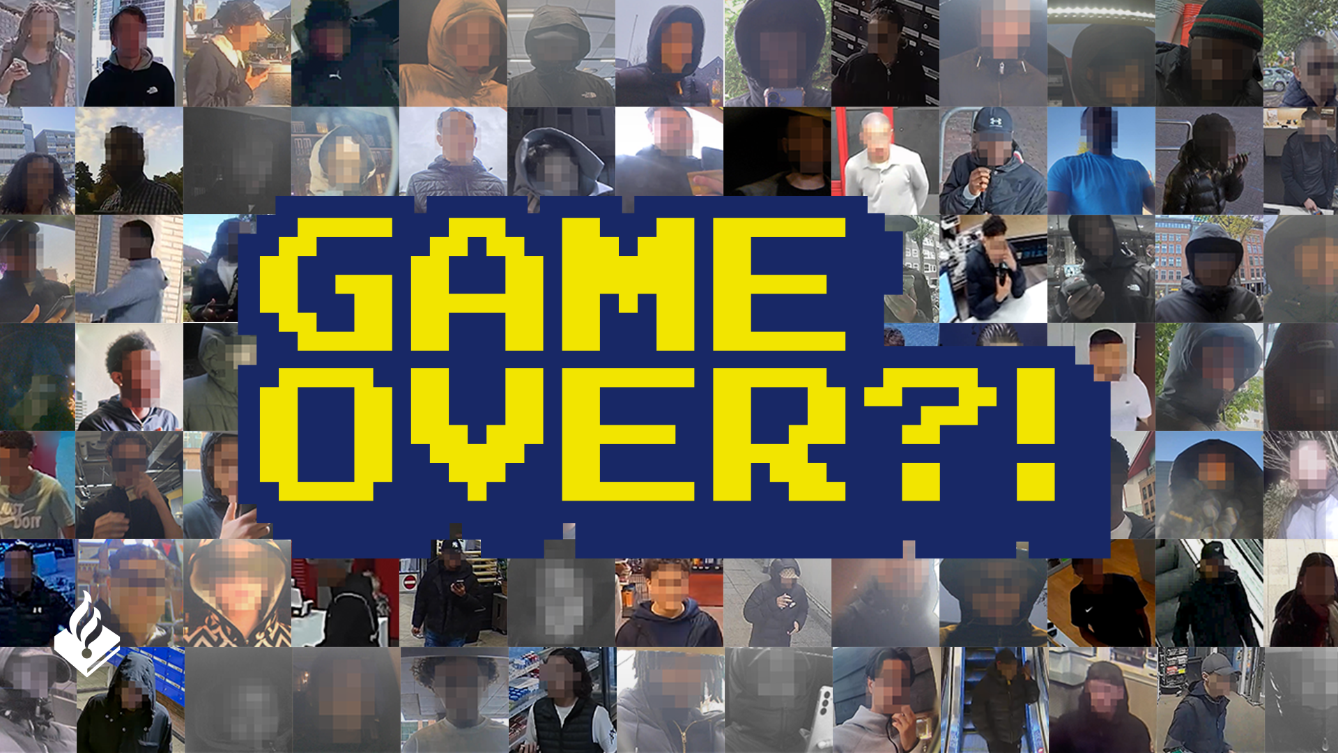 Collage van gepixelde personen met de tekst "GAME OVER?!" centraal, en een logo linksonder.
