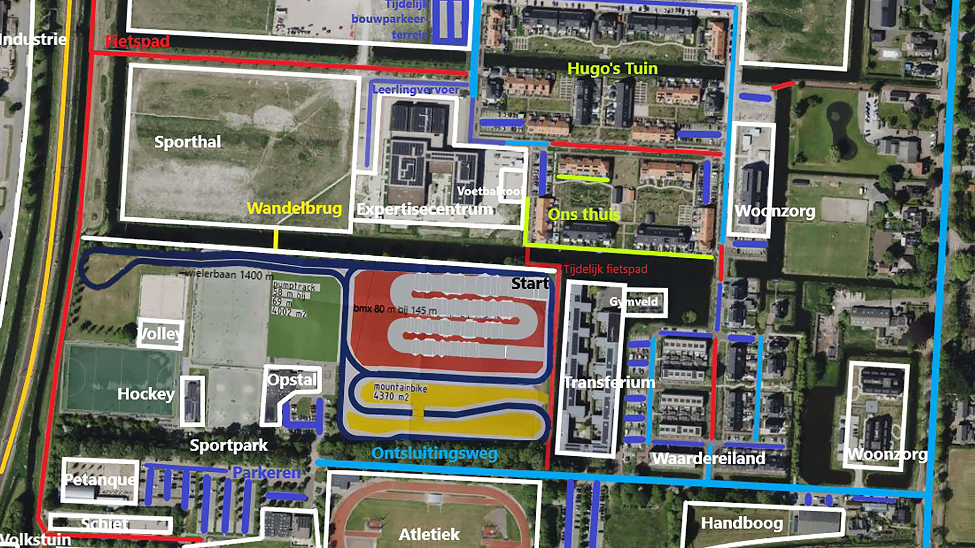 Luchtfoto met gemarkeerde gebieden: sporthal, fietspad, wandelbrug, en woonzorgcentra. Verschillende sportfaciliteiten en parkeerplaatsen zijn zichtbaar.