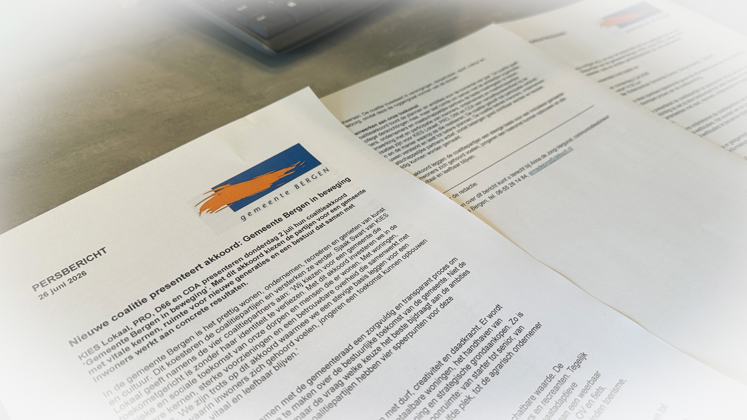 Twee A4-pagina's met een persbericht van de gemeente Bergen over een nieuw coalitieakkoord.