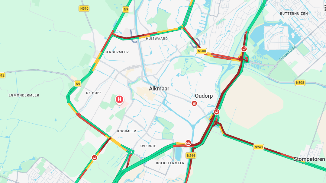 Verkeerskaart rond Alkmaar en Oudorp met groen-oranje-rode files op N9, N508, N244 en N243