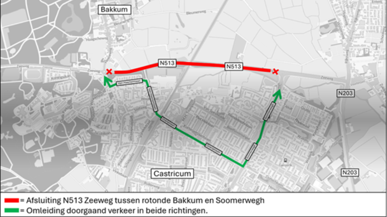 Kaart van Castricum/Bakkum met wegafsluiting N513 (rood) en omleidingsroute voor doorgaand verkeer (groen)